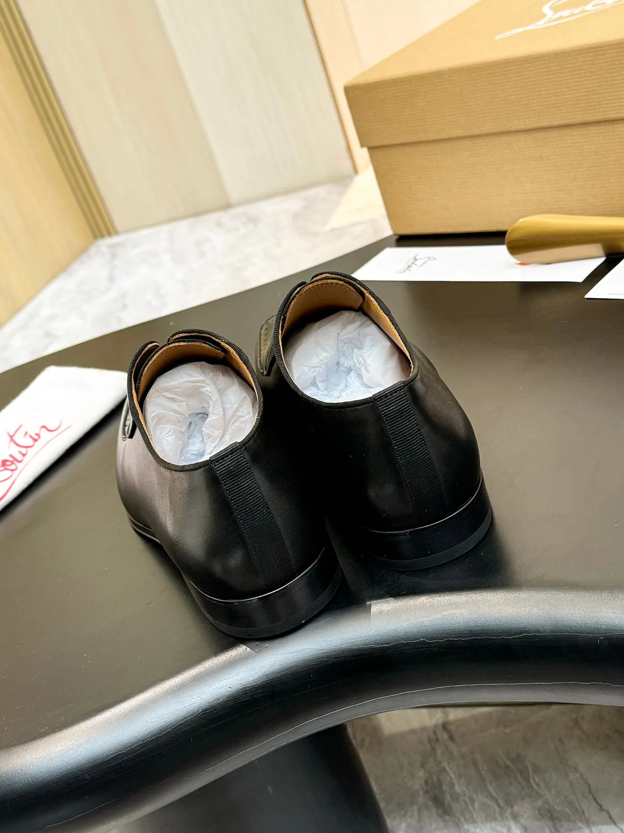 Batch 1080 yuan 💰CL～High-end men’s 👔casual loafers with red soles! ••🆑Genuine and top-quality goods from original orders ••✅💯 Purchase goods from top-quality original orders! Original imported patterned cowhide➕Imported cowhide lining➕Cowhide feet➕Original leather outsole~Size: 39-44 (38, 45.46.47 can be customized)